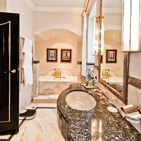 Hotel Kronenschloesschen 4*